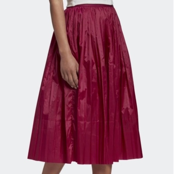 0229 NEW adidas Pleated Burgundy Midi Skirt - Picture 4 of 10